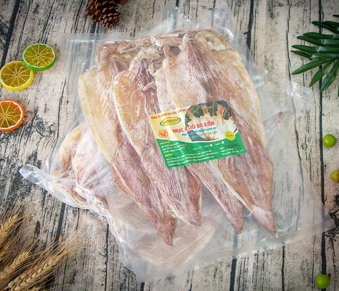 Mực khô hút chân không tại cửa hàng Đặc sản Bá Kiến
