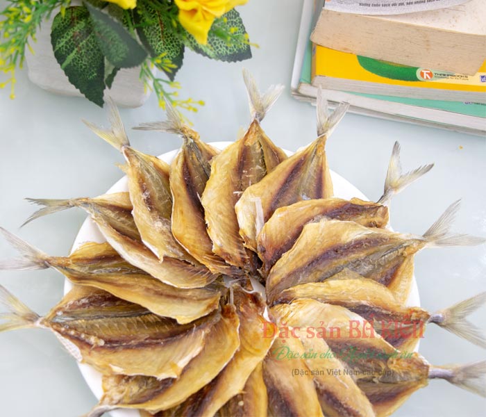 Cá chỉ vàng ngon là cá có màu tươi sáng, dày thịt, mùi thơm đặc trưng