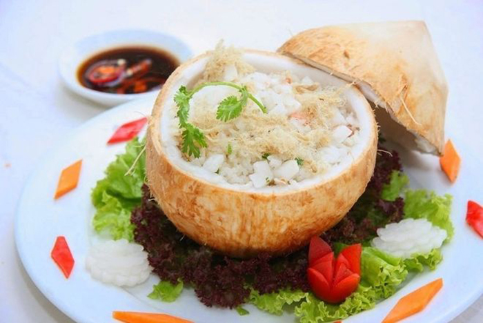 Bạn hãy thử trải nghiệm món cơm dừa thơm ngon và lạ miệng khi đến Bến Tre nhé!